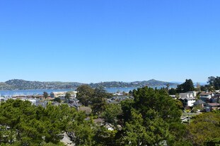 125 Lower Anchorage Rd in Sausalito, CA - Building Photo