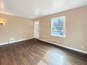 1039 Kentwood Dr NE in Grand Rapids, MI - Building Photo - Building Photo