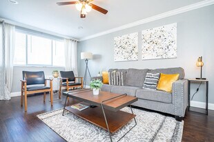 215 Piedmont Ave NE in Atlanta, GA - Building Photo