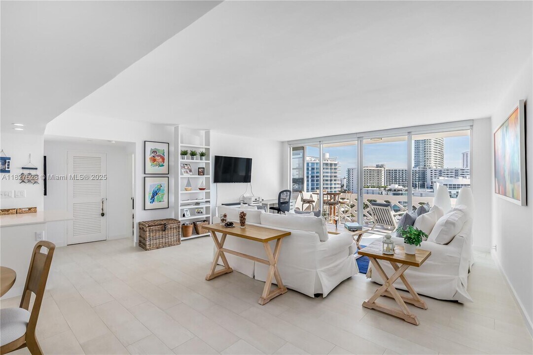 20 Island Ave in Miami Beach, FL - Building Photo