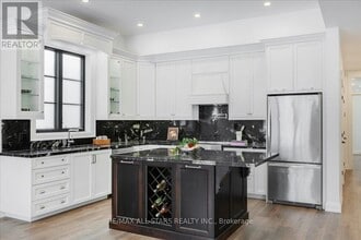 929 Lake Dr N in Georgina, ON - Building Photo - Building Photo