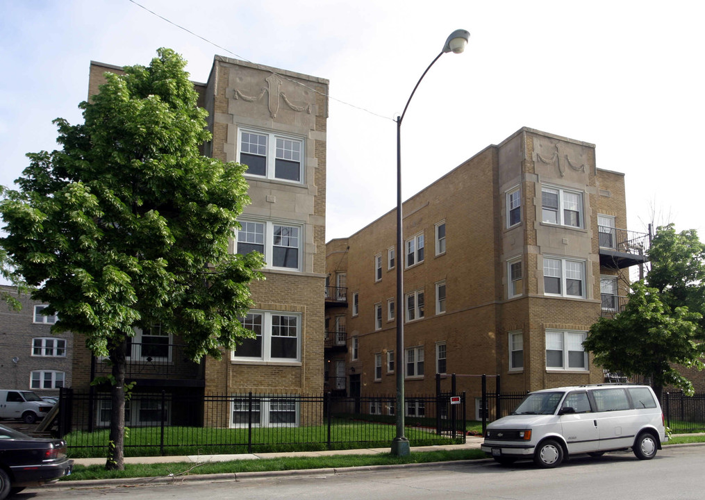 2412-2416 W Bryn Mawr Ave in Chicago, IL - Building Photo