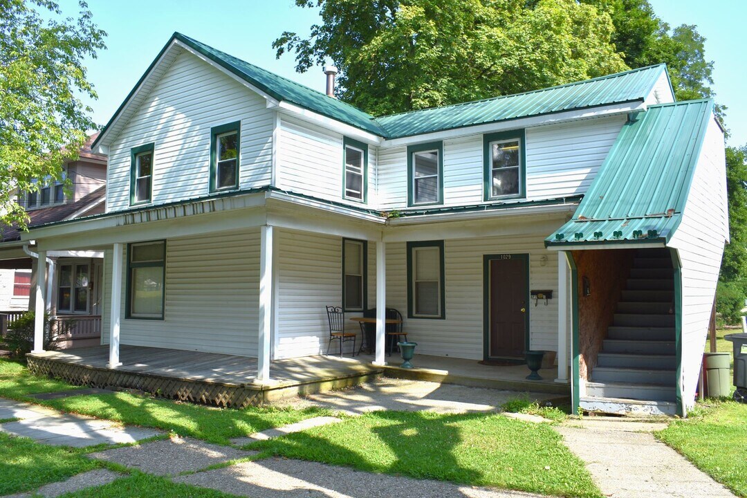 1029 School St in Indiana, PA - Building Photo