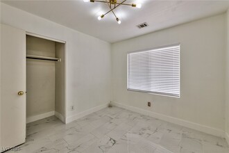 1206 Sunfire Ave in Henderson, NV - Foto de edificio - Building Photo