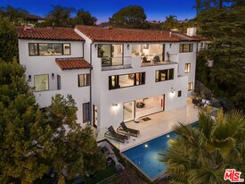 2260 Maravilla Dr in Los Angeles, CA - Building Photo