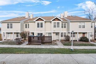 1818 Whispering Hills Dr in Chester, NY - Building Photo