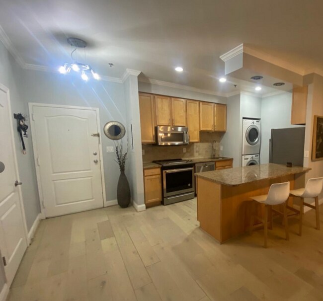 property at 1211 S Eads St
