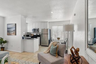 4262 Wilson Ave in San Diego, CA - Foto de edificio - Building Photo