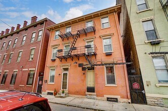 1207 Republic St in Cincinnati, OH - Foto de edificio - Building Photo