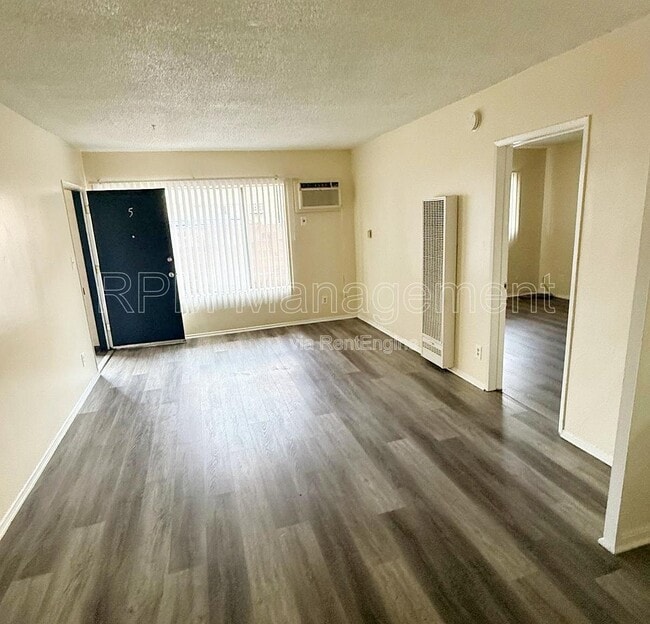 6645 Etiwanda Ave in Los Angeles, CA - Building Photo - Building Photo