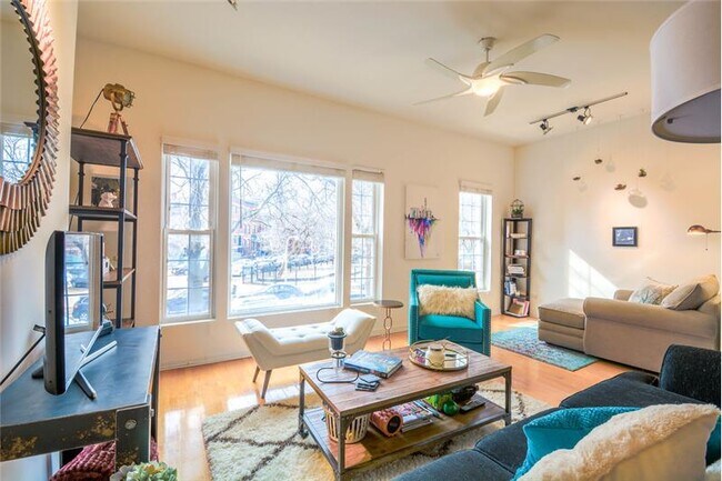 1407 N Wicker Park Ave in Chicago, IL - Building Photo - Building Photo