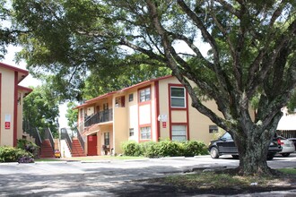 7490 SW 10th Ct in North Lauderdale, FL - Building Photo - Building Photo