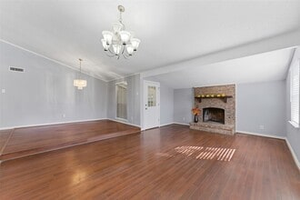 1805 Haymeadow in Carrollton, TX - Foto de edificio - Building Photo