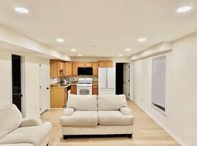 1033 Riva Ridge Dr in Great Falls, VA - Building Photo