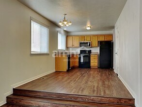 468 E 1480 N in Tooele, UT - Foto de edificio - Building Photo