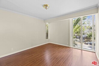 1233 Barry Ave in Los Angeles, CA - Foto de edificio - Building Photo