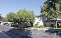 Building Photo - Stonebridge Apartamentos in Modesto, California