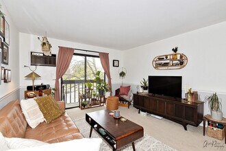 627 S Virginia Rd in Crystal Lake, IL - Building Photo - Building Photo