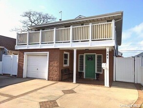 341 E Hudson St in Long Beach, NY - Foto de edificio - Building Photo