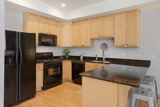 2350 N Kedzie Blvd in Chicago, IL - Building Photo - Building Photo