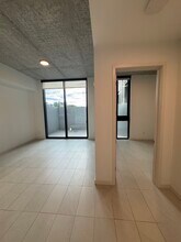 112 NW 31st St, Unit A2 in Miami, FL - Foto de edificio - Building Photo