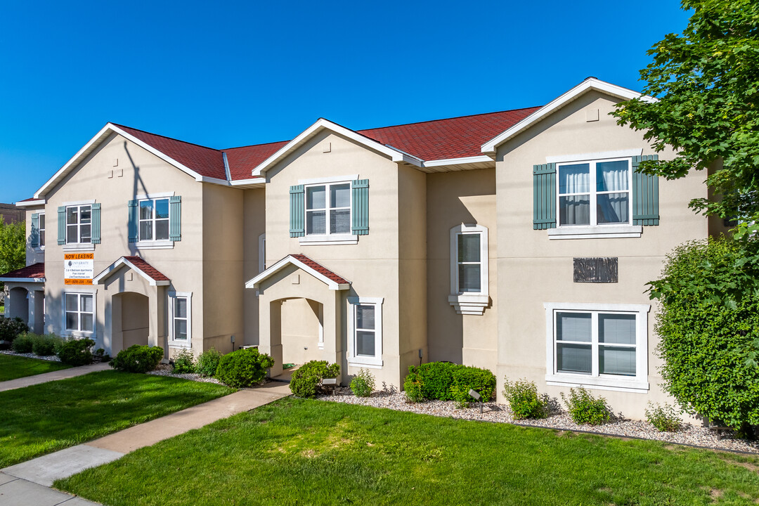 University Townhomes in Oshkosh, WI - Foto de edificio