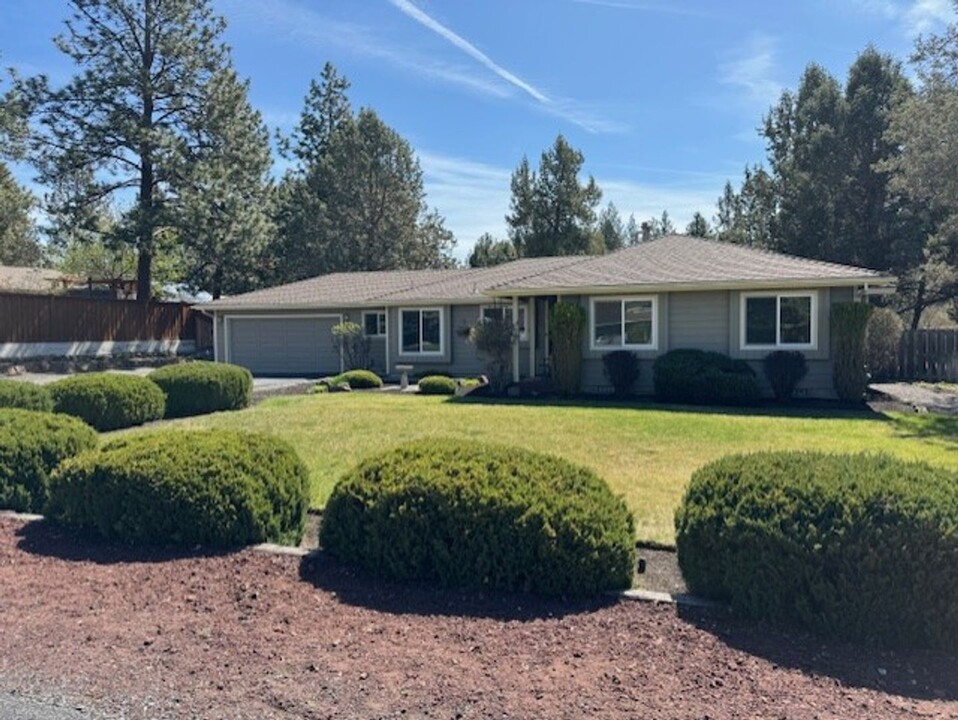 61300 King Saul Ave in Bend, OR - Building Photo