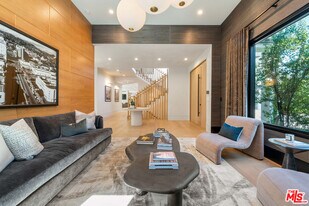 17228 Otsego St in Los Angeles, CA - Building Photo