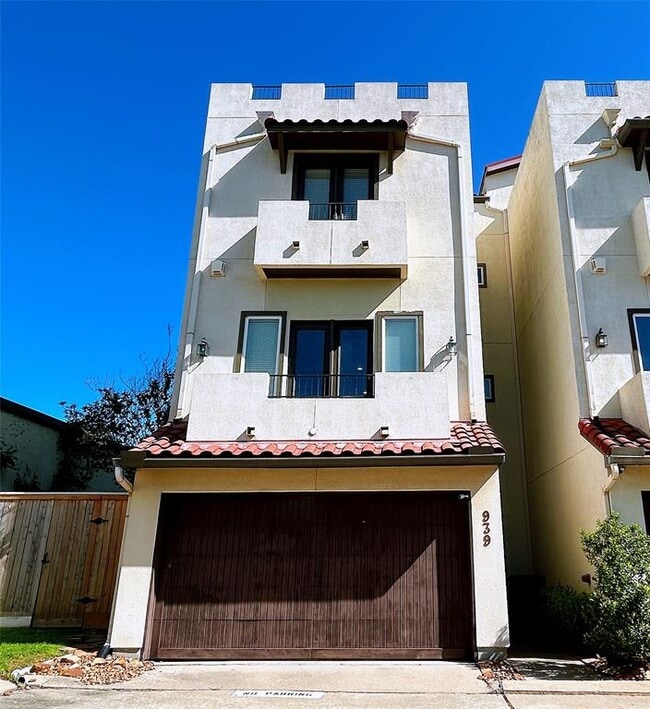 939 Queen Annes Rd in Houston, TX - Building Photo - Building Photo