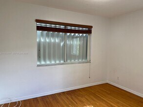 530 SW 10th St in Miami, FL - Building Photo - Building Photo