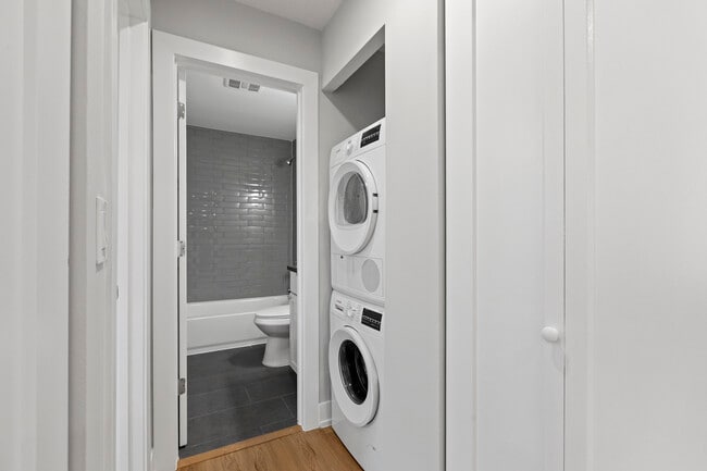 516 W Aldine Ave, Unit 305 in Chicago, IL - Foto de edificio - Building Photo