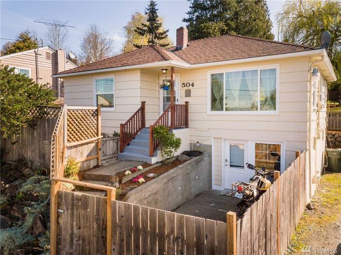 504 Hazel Ave N in Kent, WA - Foto de edificio