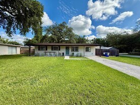 801 W 114th Ave in Tampa, FL - Building Photo