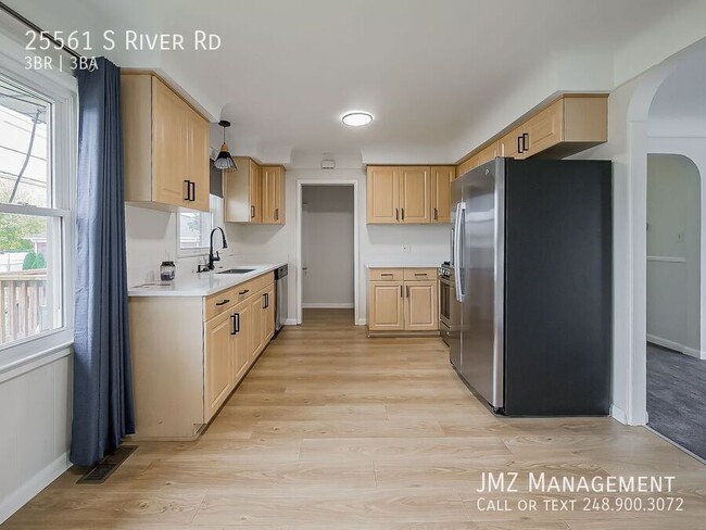 25561 S River Rd in Harrison Township, MI - Building Photo - Building Photo