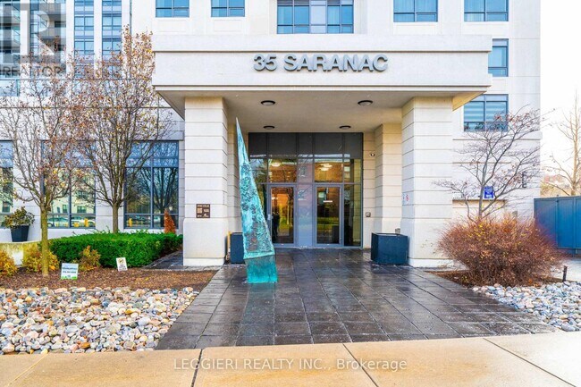 35 Saranac Blvd in Toronto, ON - Building Photo - Building Photo