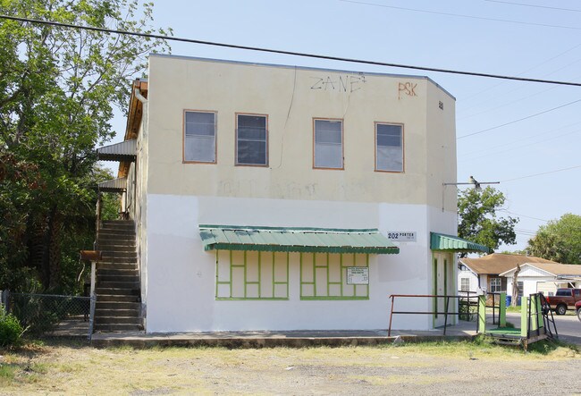 Cuellar Apartments in San Antonio, TX - Foto de edificio - Building Photo