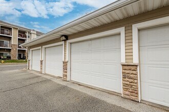 1307 SE University Ave in Waukee, IA - Building Photo - Building Photo