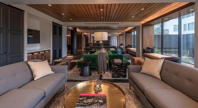 5201 Memorial Dr in Houston, TX - Building Photo - Building Photo