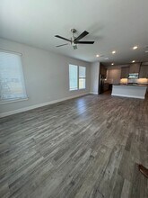 813 Crystal Oak Ln in Arlington, TX - Building Photo - Building Photo