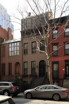 426 E 84th St in New York, NY - Building Photo