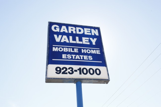 Garden Valley Mobile Home Estates in San Antonio, TX - Foto de edificio - Building Photo