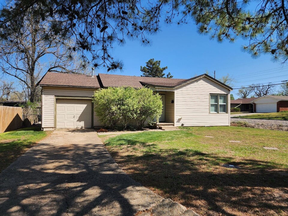 6601 NW 29th St in Bethany, OK - Foto de edificio