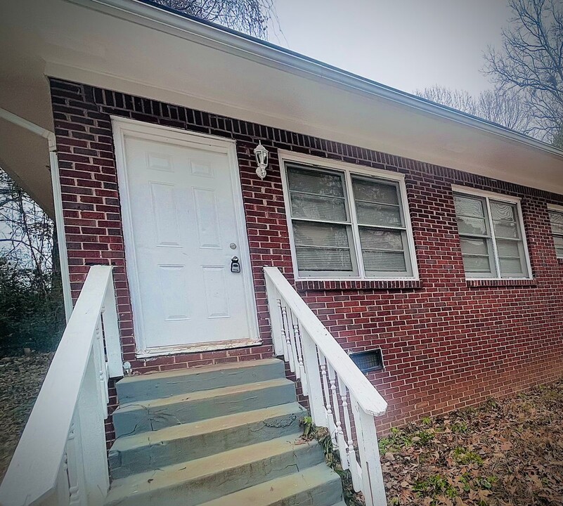 306 Martha St in Forest Park, GA - Building Photo