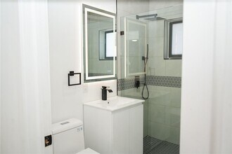 2411 NW 9th St in Fort Lauderdale, FL - Building Photo - Building Photo