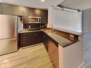 710 W Trade St in Charlotte, NC - Foto de edificio - Building Photo