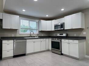 16357 Vintage St in North Hills, CA - Building Photo - Building Photo