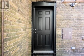 2556 Lake Shore Blvd W in Toronto, ON - Building Photo - Building Photo