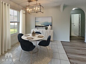5635 S Farm Rd 145 in Springfield, MO - Foto de edificio - Building Photo