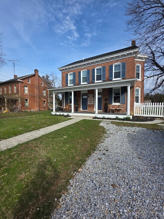 6038 Old Hanover Rd in Spring Grove, PA - Building Photo
