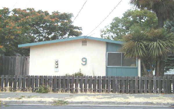 9 10th St in Santa Rosa, CA - Building Photo